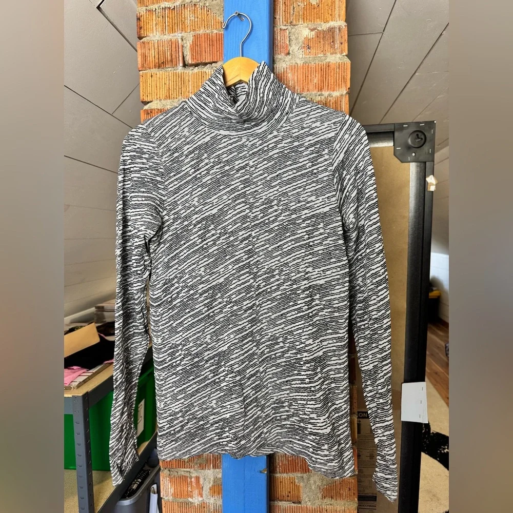 Athleta Flurry Blizzard Seamless Turtleneck